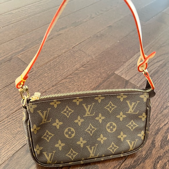 Authentic Louis Vuitton monogram pochette - Picture 1 of 3